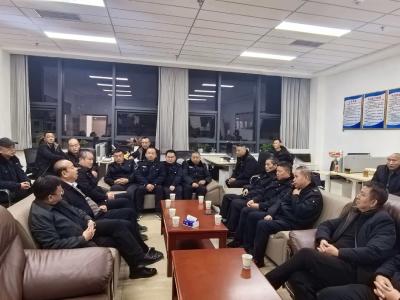 崇阳： 夜话暖一线  平安伴归途