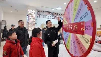 崇阳公安：反诈宣传进超市   烟火气里筑防线