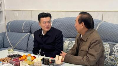 县领导走访慰问县级退休老干部