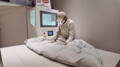 从衣橱到床品：旧羽绒服“重生” 解锁绿色生活新方式