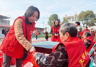 情暖福利院 爱在史家渡 崇阳这群“红马甲”把春天送进老人心坎上