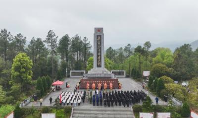 缅怀革命先烈 传承红色基因 崇阳县举行“追寻·2026·清明祭英烈”活动