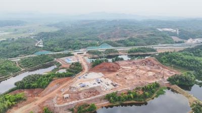 假日施工“不停步” 崇阳县矿区道路扩建及延伸工程加速推进