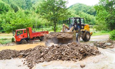 强降雨致226.7毫米降水 桂花泉镇抢险清障与转移安置同步推进 守护群众生命安全