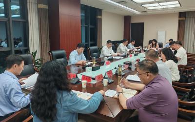 县委常委会（扩大）会议强调：凝心聚力促发展 严守底线保安全