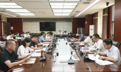 徐望主持县委理论学习中心组（扩大）5月份第二期集体学习