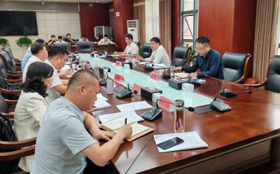 徐望主持县委理论学习中心组（扩大）5月份集体学习