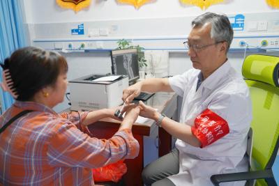 武汉协和专家团走进崇阳 群众家门口看省级专家