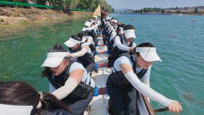 崇阳：女子龙舟队踏浪放歌迎端午