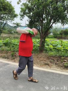 荣光105 榜样先锋｜无臂亦无惧——他扛起全县8000余名残疾人的希望