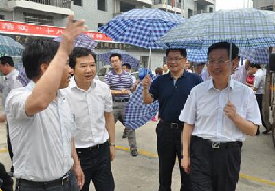 省政协主席杨松来我县调研