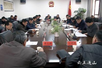我县重拳出击整治货车非法改装和超限超载