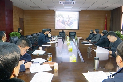 县委中心组开展专题学习活动 强调坚定理想信念