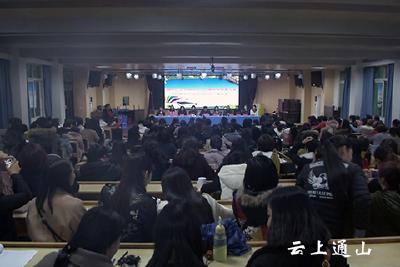 省幼教专家来我县开展巡回讲学活动