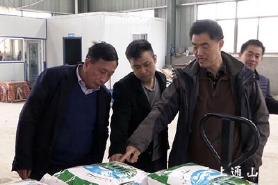 省粮食局巡视员马木炎来我县调研粮食工作