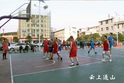 大畈镇举办庆“三八”篮球友谊赛