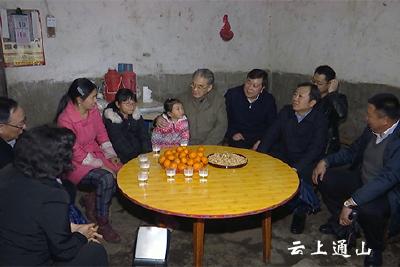 李金华来我县考察“幸福工程”项目实施情况