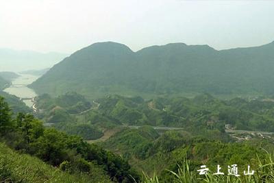 湖北科技学院来我县调研