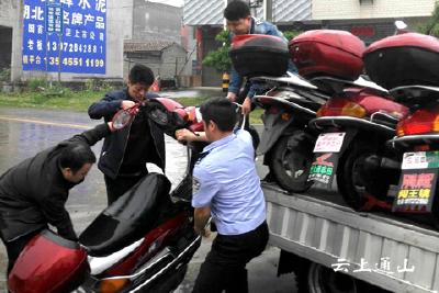 我县警方捣毁一盗销摩托车“一条龙”犯罪团伙