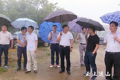 石玉华在大幕山调研时要求：要长短结合 盘活林业资源 大力发展生态旅游  努力打造我县四季旅游新亮点