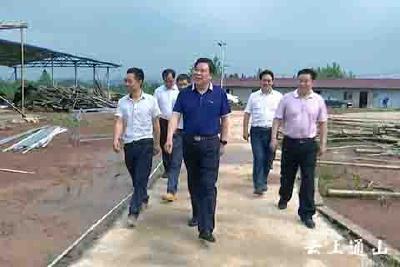 石玉华到大路乡开展“走村巷 连民心”活动
