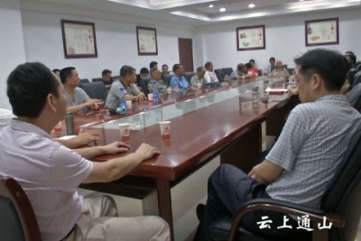 县民政局举行庆祝建军90周年座谈会