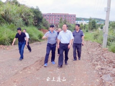 市住建委来我县检查住建系统安全生产工作