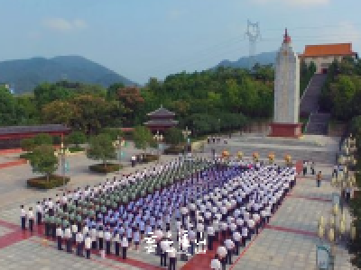 祭奠烈士英灵 缅怀烈士功绩 咸宁市社会各界代表公祭活动在我县举行