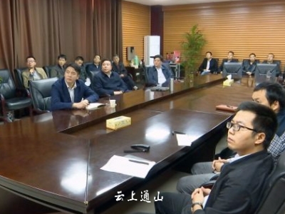 我县广大党员干部群众踊跃收听收看十九大开幕会盛况