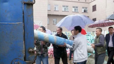 县文体新局举行文体设施发放仪式 
