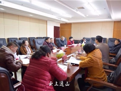 县法院召开工作报告征求意见座谈会  