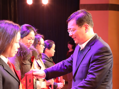 我市妇女代表欢聚一堂纪念“三八”国际妇女节108周年