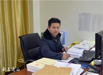 雷自成：以院为家谱写奉献之歌