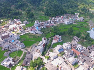 变变变！！！一条旧路：诉说着昔日的美好繁华 ;一条新路：承载着如今的四通八达