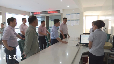 国网湖北省电力有限公司纪委书记姚志荣来我县调研精准扶贫工作  