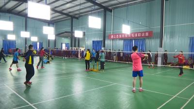 咸宁市首届羽毛球俱乐部超级联赛通山站火辣开赛