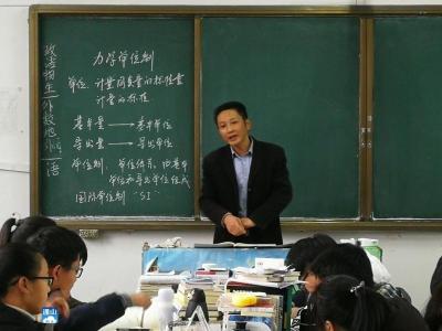 长江云——【众志成城抗疫情】燃尽芳华写忠诚|追记通山第一中学信息中心副主任徐程钢 