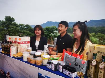 长江云——V视 | 火爆！通山：副县长带货“很专业”   两小时不到销售额超十万