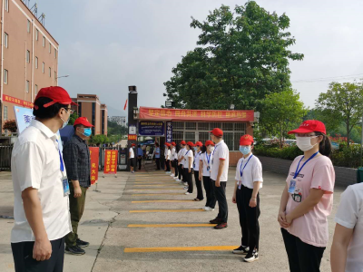 志愿者助力初三学子复学返校