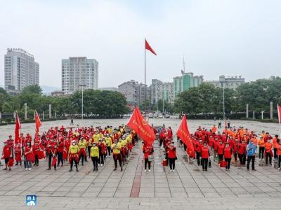 长江云——【图文 】满城尽是“红马甲”