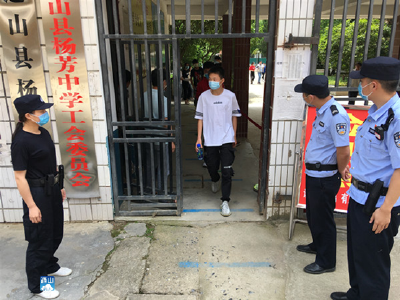 长江云——杨芳林乡：公安民警为复课学子保驾护航