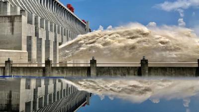 上午8时，三峡大坝迎建库以来最大洪峰！