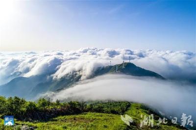 长江云——【全域旅游看通山】九宫山游客激增！