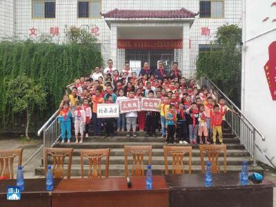 爱心人士情暖洪港镇车田小学