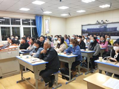 相期家长会、共待花开时——通山一中初中部召开第一次家长会