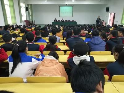 通山县厦铺中学开展法制安全教育讲座