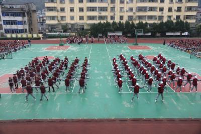 舞动青春  激扬活力 ——实验中学举行大课间“校园舞”比赛活动