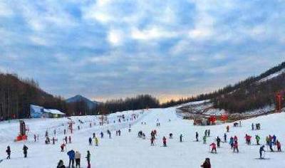 央视新闻关注通山九宫山开启滑雪季