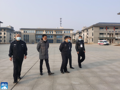 县领导到实验高中检查安防工作