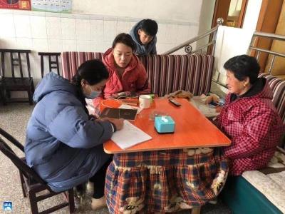 县发改局党员干部下沉社区助防疫
